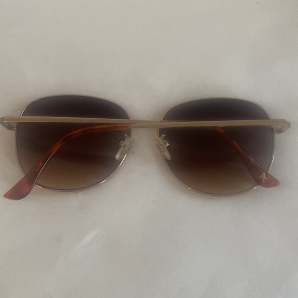 ADRIENNE VITTADINI Gold Tone Brown Ombre Gradient Sunglasses AV3005 770 EUC - Picture 4 of 9